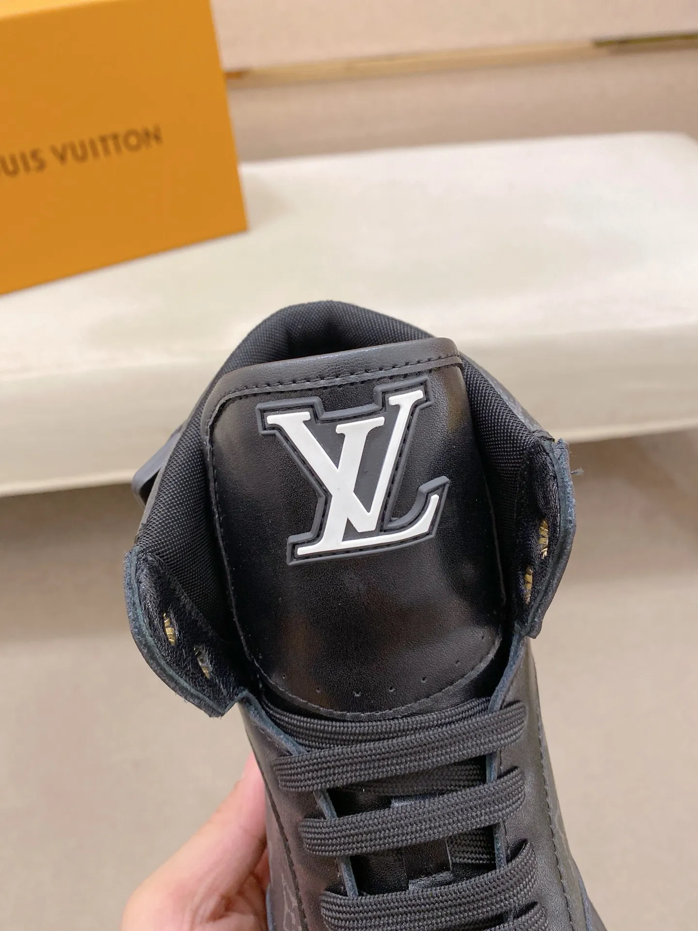 Men's shoes 420💰louis vuitton (Louis Vuitton/lv)🔍🔍The new counters are on sale at the same time. The uppers are imported from Italy. ⃣️Re-engraved🇮🇹💪💪, ⚠Sole: The original sole is specially provided by the original factory, the exclusive movable molded sole is super comfortable, ⚠Original and single goods 🔍high quality, you can enter and leave the counter at will, welcome to compare⚠. Code number: 38-44 (45/customized, non-refundable)
